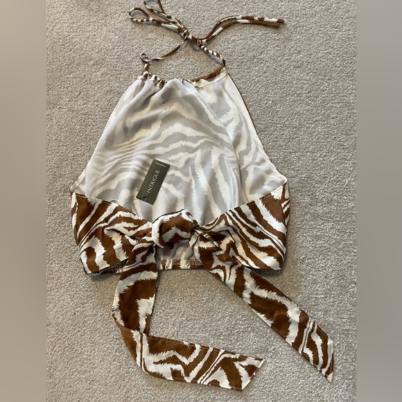 Silky halter crop top size medium - Picture 2 of 4